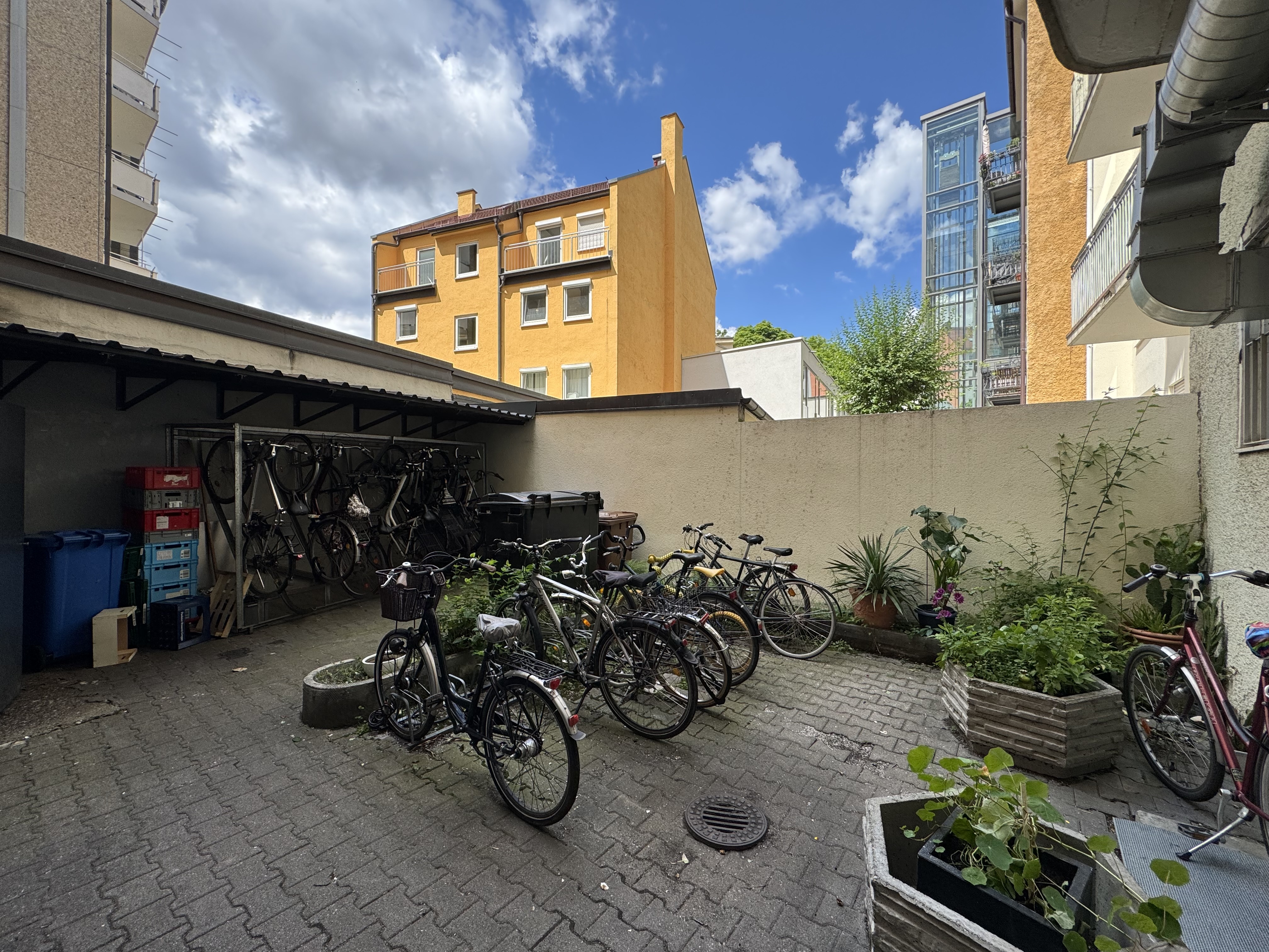 MAXVORSTADT! Möbliertes 1-Zimmer Appartement in TOP Lage! – Vorschaubild 3
