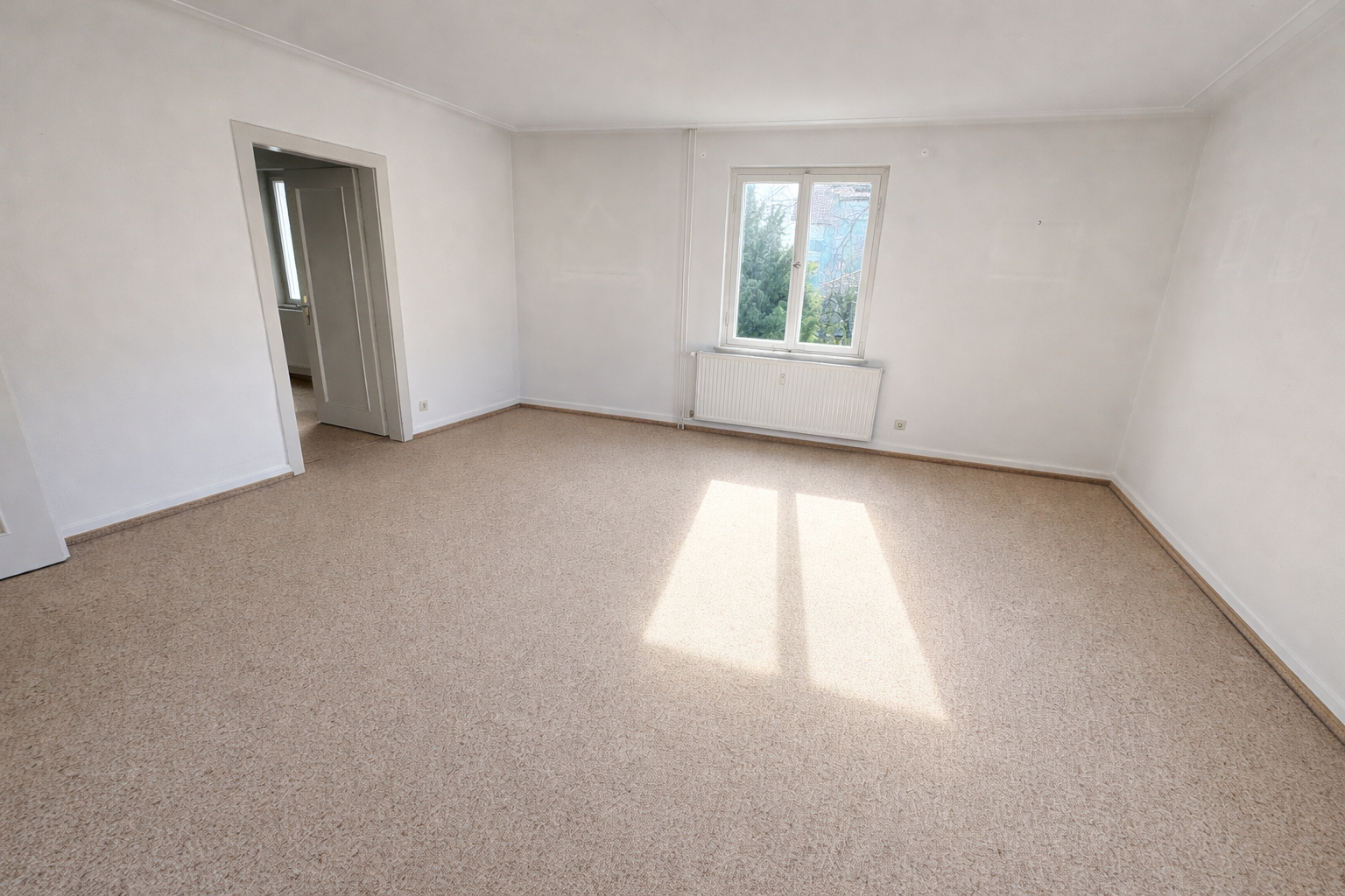 Attraktives Mehrfamilienhaus mit großem Garten und Entwicklungspotenzial – Vorschaubild 3