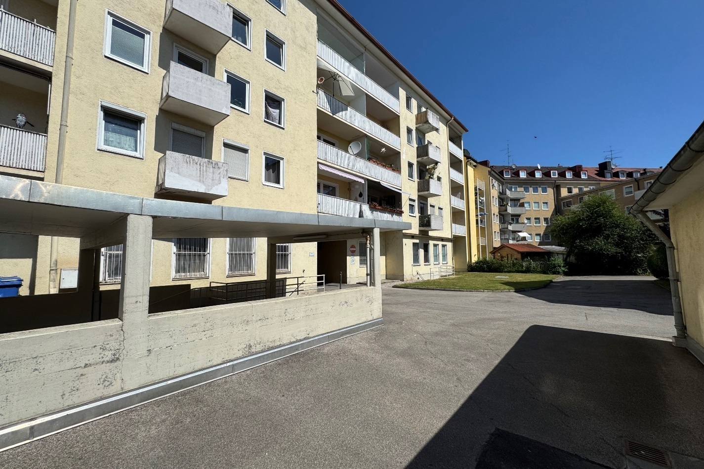 PKW-Einzelgarage zu verkaufen / Nähe Bahnhof Moosach ! – Vorschaubild 2