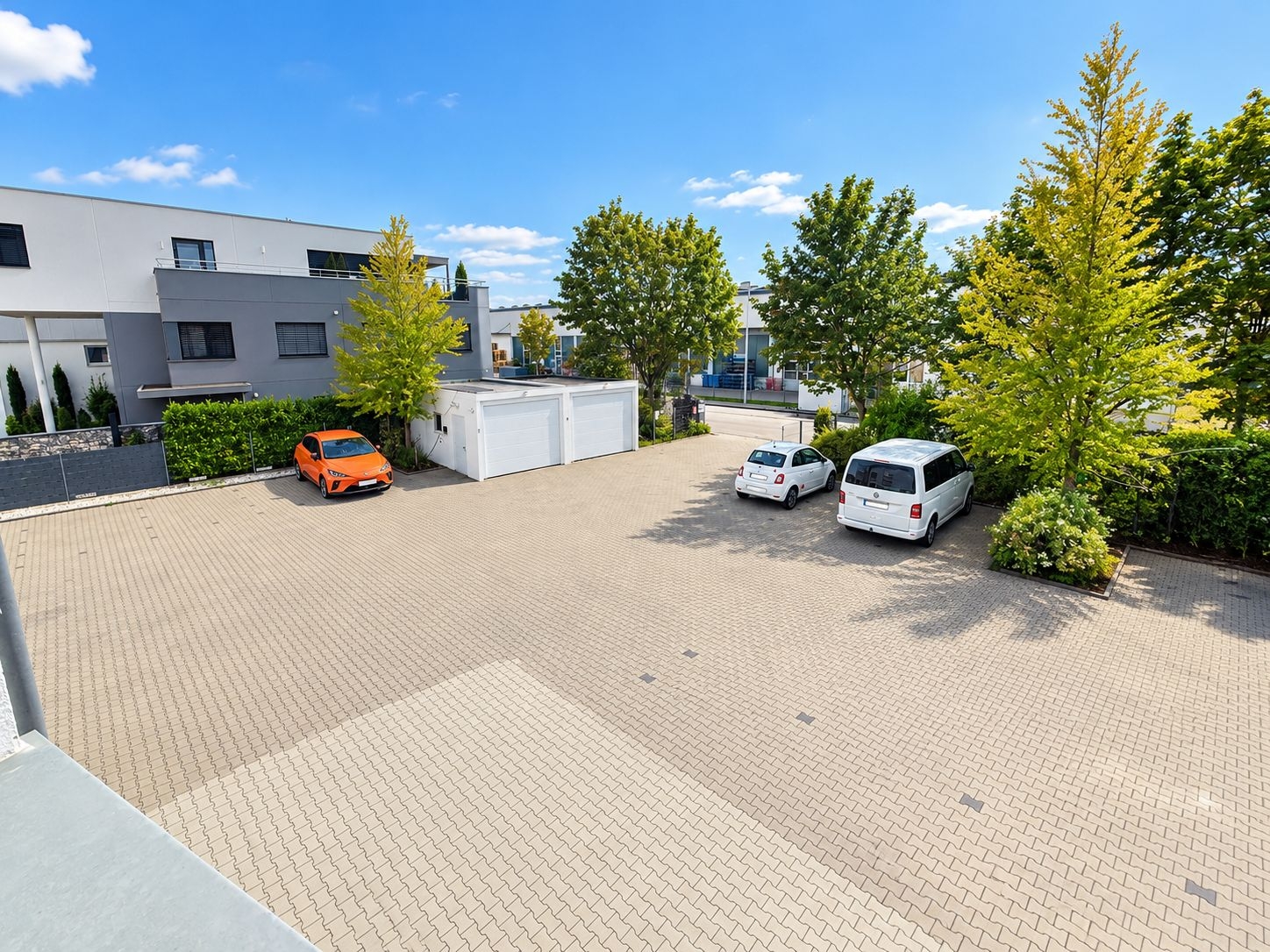 Repräsentative Büro- und Praxisflächen mit großzügigem Raumangebot und vielseitigen Möglichkeiten – Vorschaubild 2