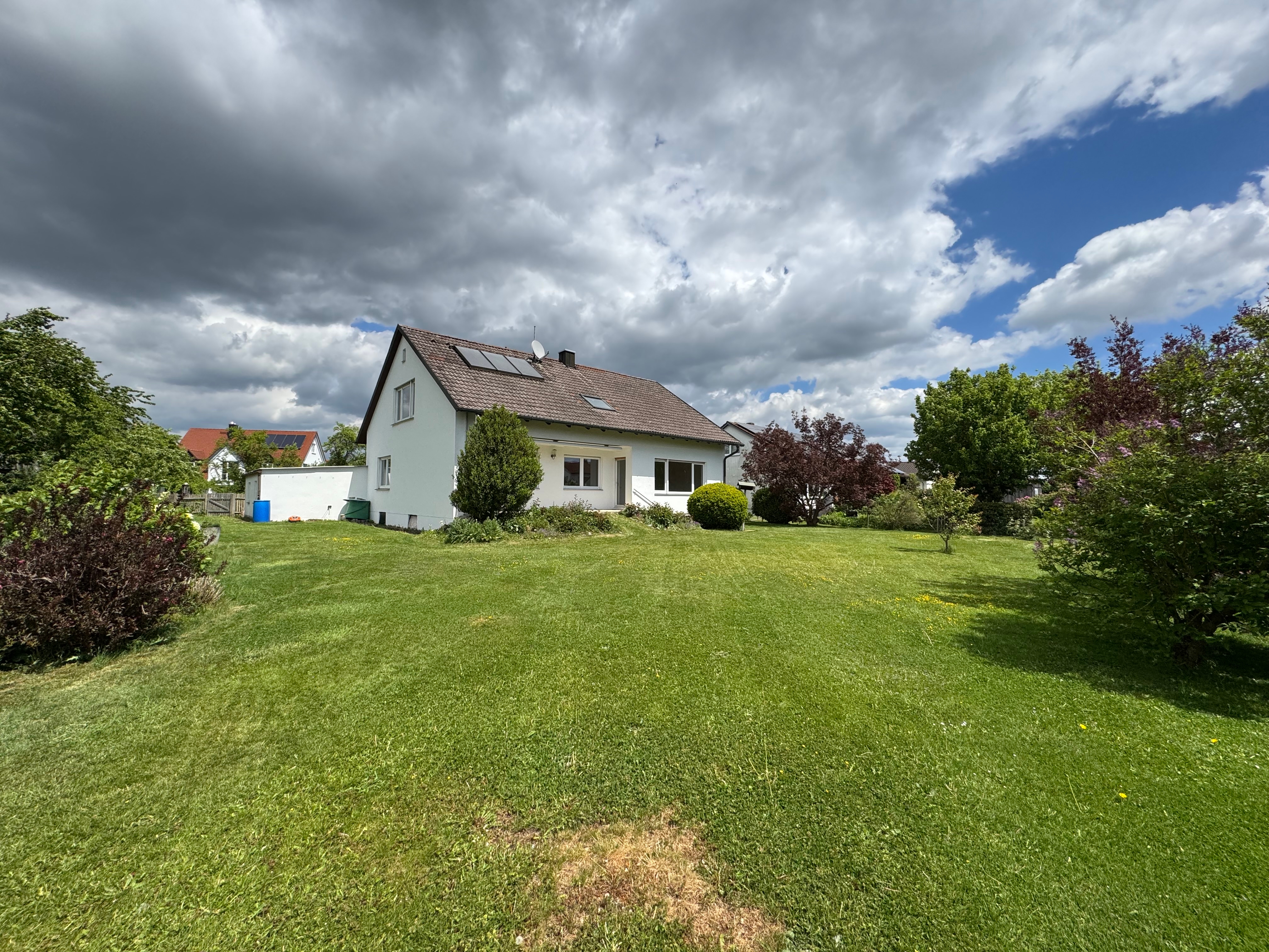 Ein Zuhause mit Freiraum: Zweifamilienhaus auf traumhaft großem Gartengrundstück! – Vorschaubild 13
