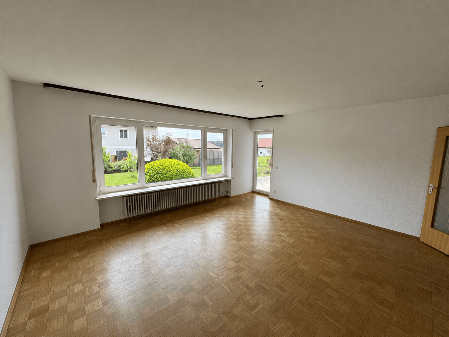 Ein Zuhause mit Freiraum: Zweifamilienhaus auf traumhaft großem Gartengrundstück! – Vorschaubild 4