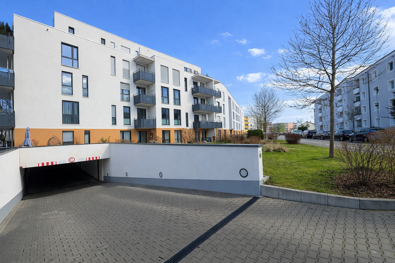 Moderne 4-Zimmer-Wohnung mit Balkon & Stellplätzen – solide vermietet! – Vorschaubild 9