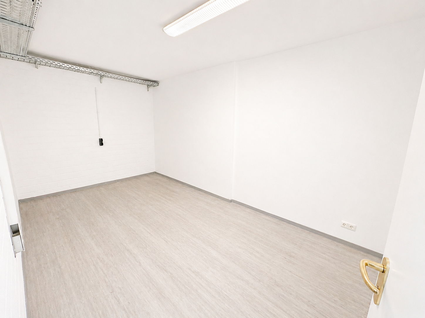 Attraktive Gewerbefläche mit großen Fensterfronten und Kellerflächen – Vorschaubild 5