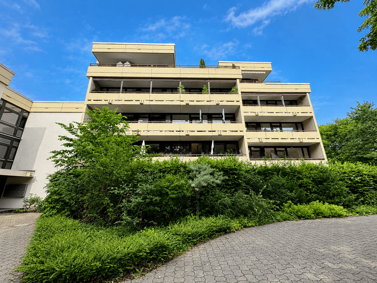 Wohnen im Grünen: Großzügige 3-Zimmer-Wohnung mit ca. 100 m² und Sonnenbalkon – Vorschaubild 10