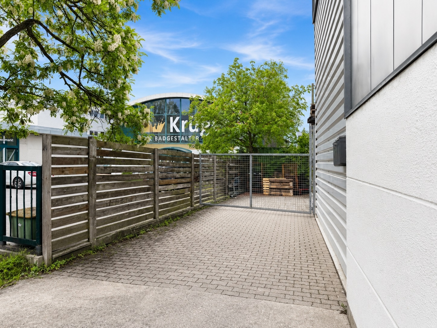 Attraktive Gewerbeimmobilie mit Hallen-, Büroflächen und Betriebsleiterwohnung zu verkaufen! – Vorschaubild 4