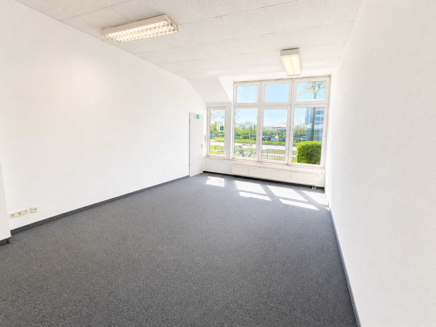 Attraktive Gewerbefläche mit großen Fensterfronten und Kellerflächen – Vorschaubild 4