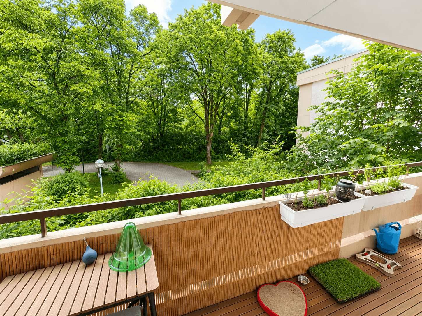Wohnen im Grünen: Großzügige 3-Zimmer-Wohnung mit ca. 100 m² und Sonnenbalkon – Vorschaubild 2