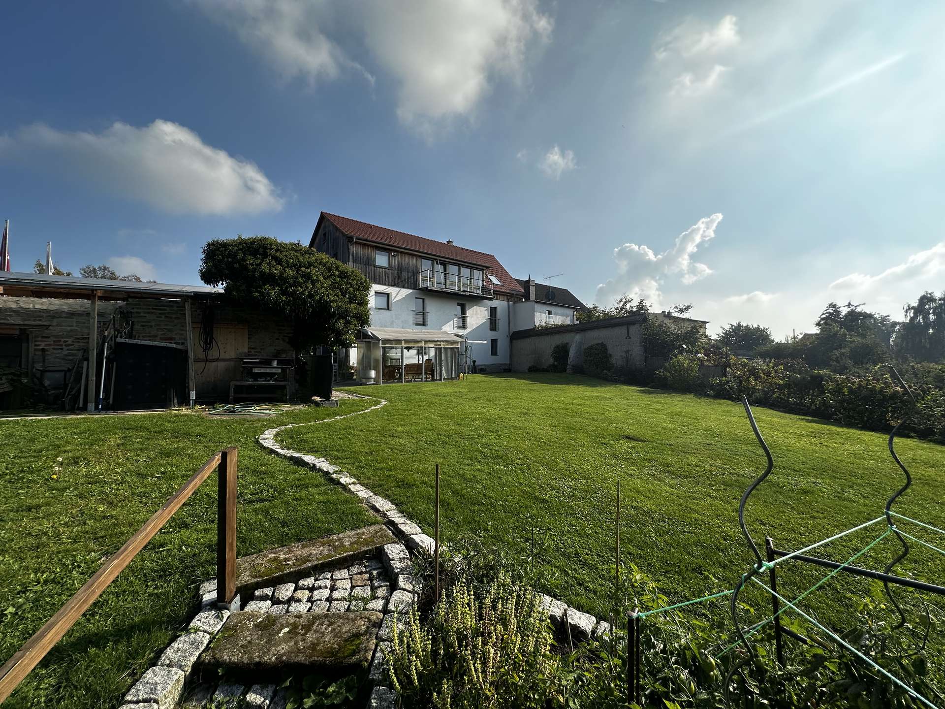 Garten mit Blick zum Objekt 