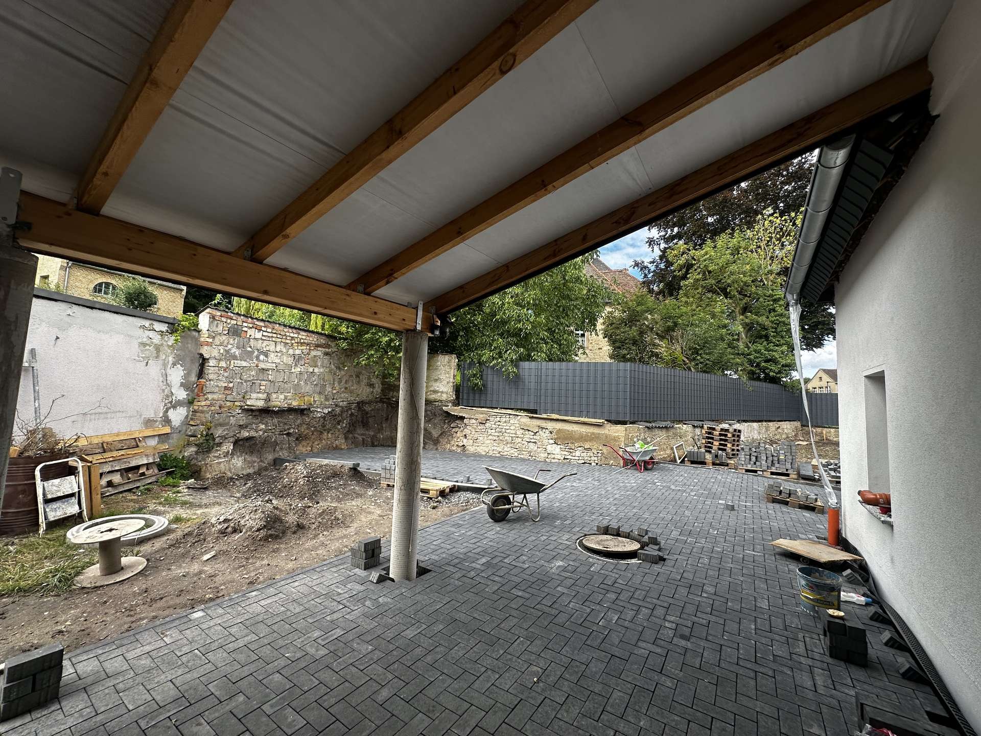 überdachte Terrasse