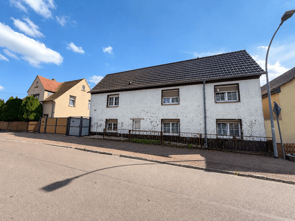 Gemütliches Familienhaus mit Innenhof in Raßnitz.
