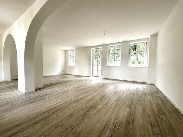 Exklusives Wohnerlebnis mit Terrasse & Blick ins Grüne – 4-Zimmer-Traumwohnung in Salzmünde