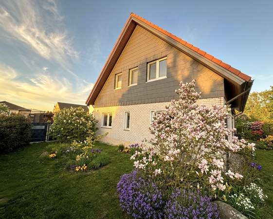 Modernes Einfamilienhaus mit großem Garten & energieeffizientem Wohnen in grüner Lage