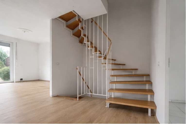 Treppe zum Obergeschoss