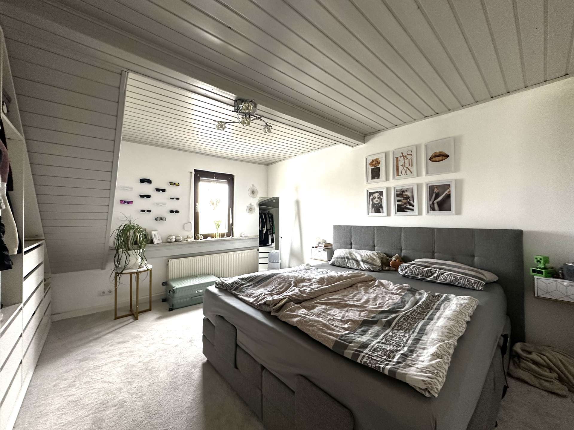 großes Schlafzimmer OG 