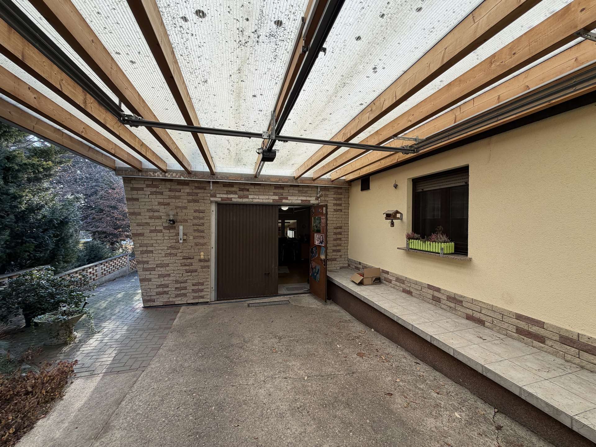 Carport und Garage 