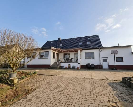 Großzügiges Einfamilienhaus auf traumhaftem Grundstück mit Selbstversorger-Potenzial