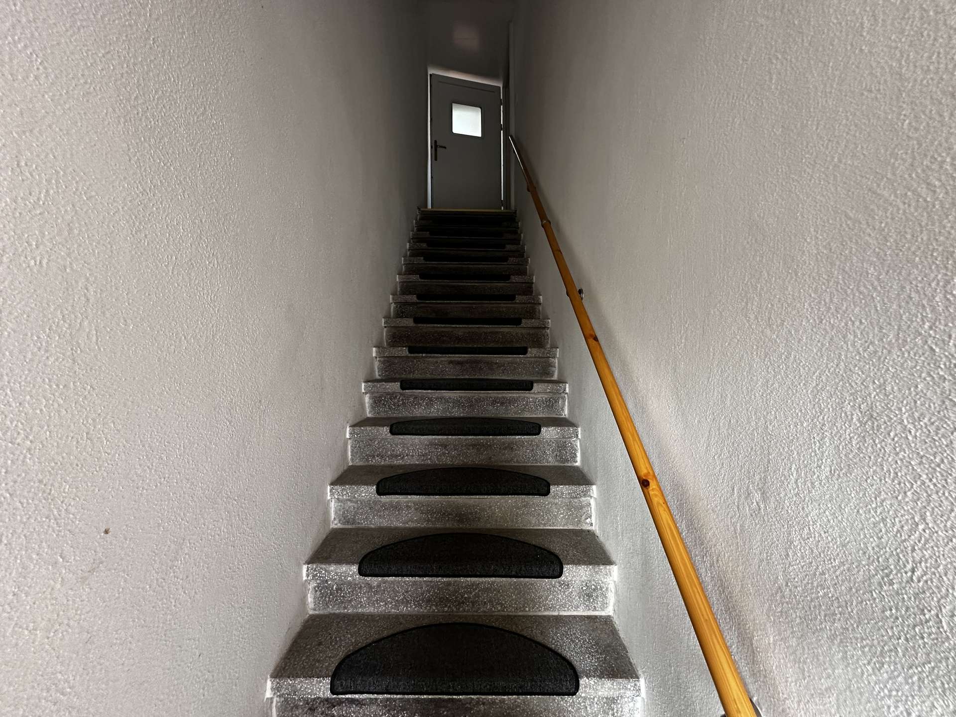 Massive Treppe zum OG