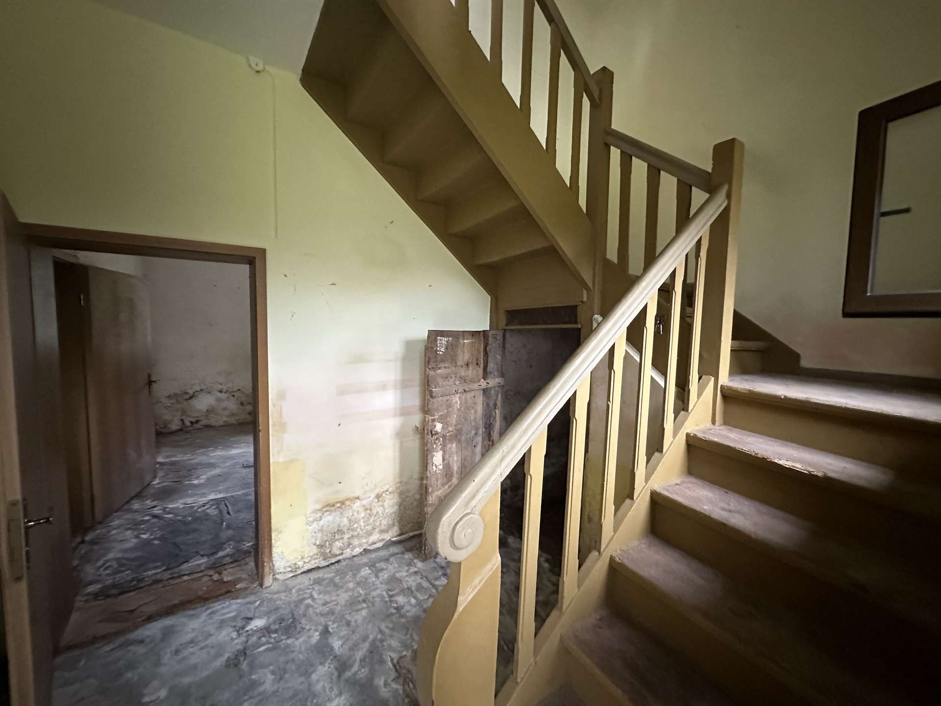 Treppe zum Obergeschoss 