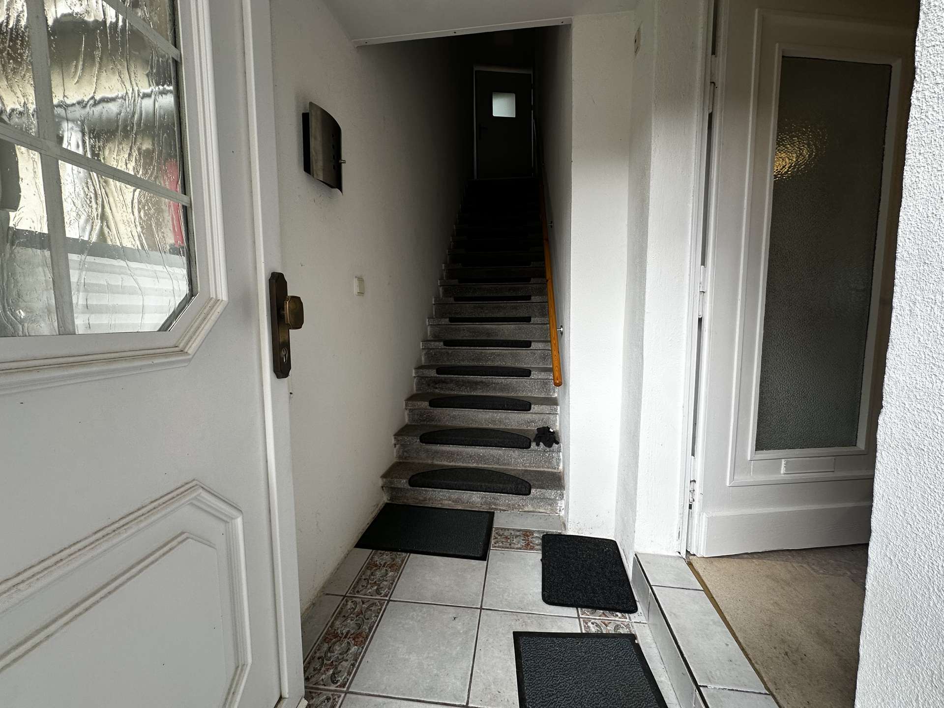 Flur mit Treppe zum Obergeschoss
