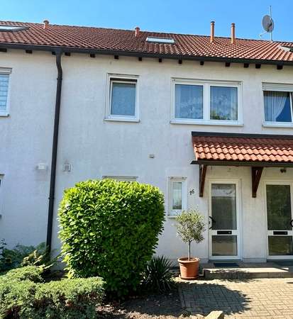 Vermietetes Reihenmittelhaus mit Garten, Terrasse & Stellplatz in Zwintschöna
