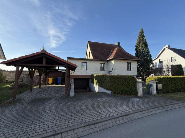 Großzügiges Einfamilienhaus mit traumhaftem Garten und freiem Blick ins Grüne in ruhiger Wohnlage