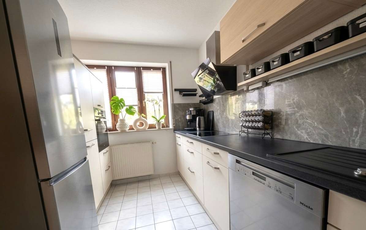 Küche mit Einbauküche