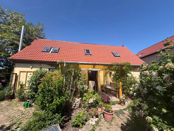Charmantes Liebhaberobjekt mit idyllischem Gartenparadies in Höhnstedt