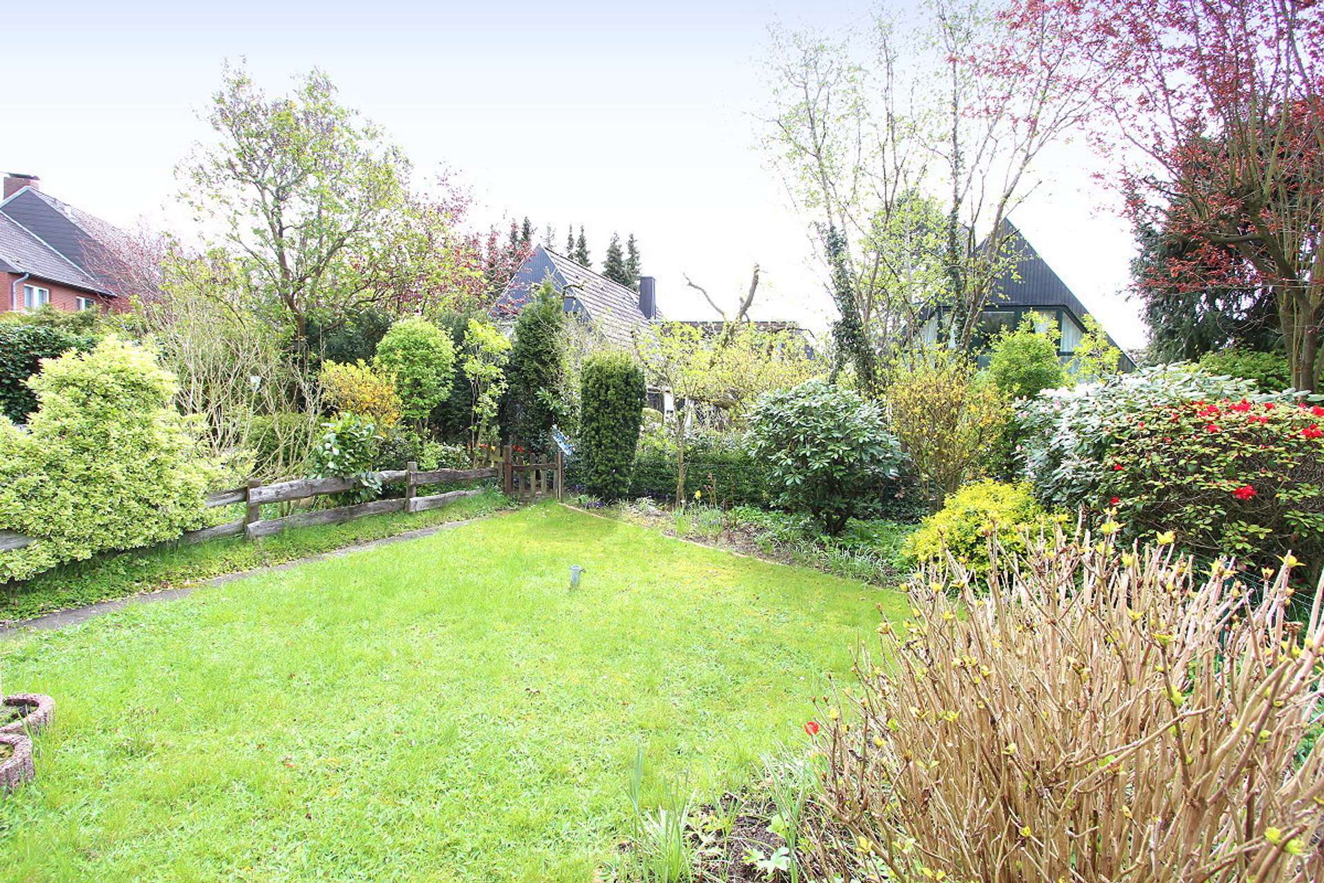 Solides Stadthaus mit viel Potenzial, schöner Garten, kleine Wohnstraße