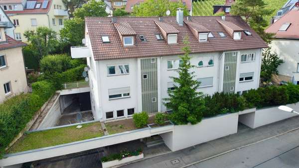 Kernsanierte & bezugsfreie möblierte 2-Zi-Whg mit TG-Stellplatz in Stuttgart-Nord