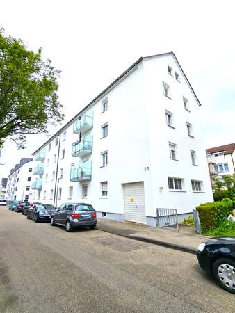 Möblierte 1-Zi.-Whg. im DG mit Einbauküche zentral gelegen in Korwenstheim