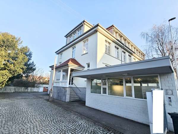 Helle und vielseitig Nutzbare Büroetage unmittelbar im Möglinger Zentrum