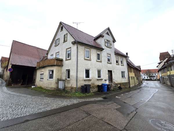Leerstehendes Sanierungsobjekt mit Potenzial: Eckhaus in Brackenheim