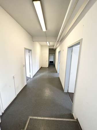 Großzügige Lager- & Bürofläche unweit des Zentrums in Schwieberdingen