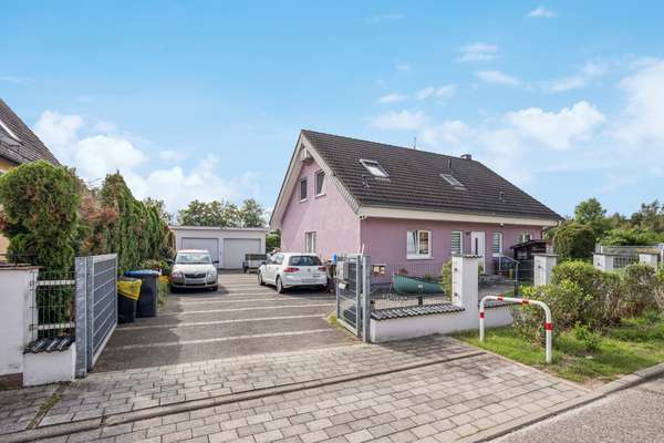 Ihr neues Zweifamilienhaus mit Klimaanlage | Kamin | Wintergarten | Brunnen und Doppelgarage