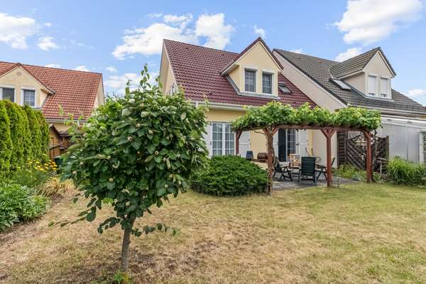 Ihre Doppelhaushälfte in verkehrsberuhigter Lage! Terrasse | Keller | Balkon | Garage | Gäste WC