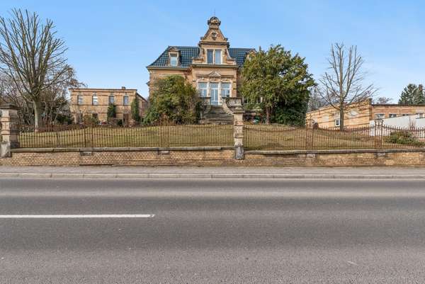 Herrschaftliche Fabrikantenvilla im Herzen der Stadt mit Parkett & Stuck