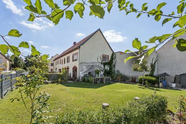 Attraktives Zweifamilienhaus – Umfangreich saniert und sofort verfügbar