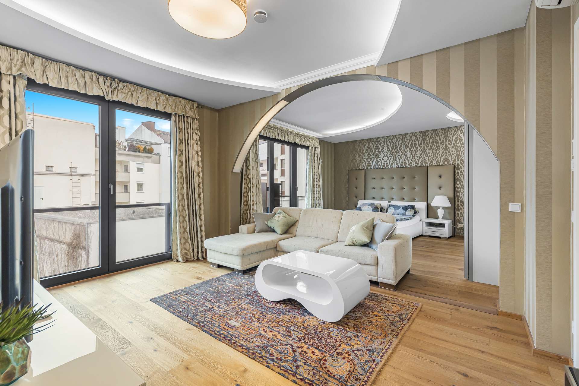Exklusive Designerwohnung mit Kamin – Luxuriöses Wohnen an d…