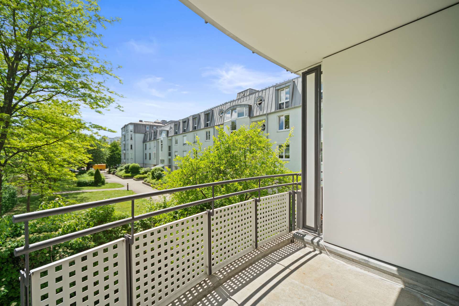 Ruhige & Stilvolle 3-Zimmer-Wohnung mit Loggia im Herzen Bogenhausens