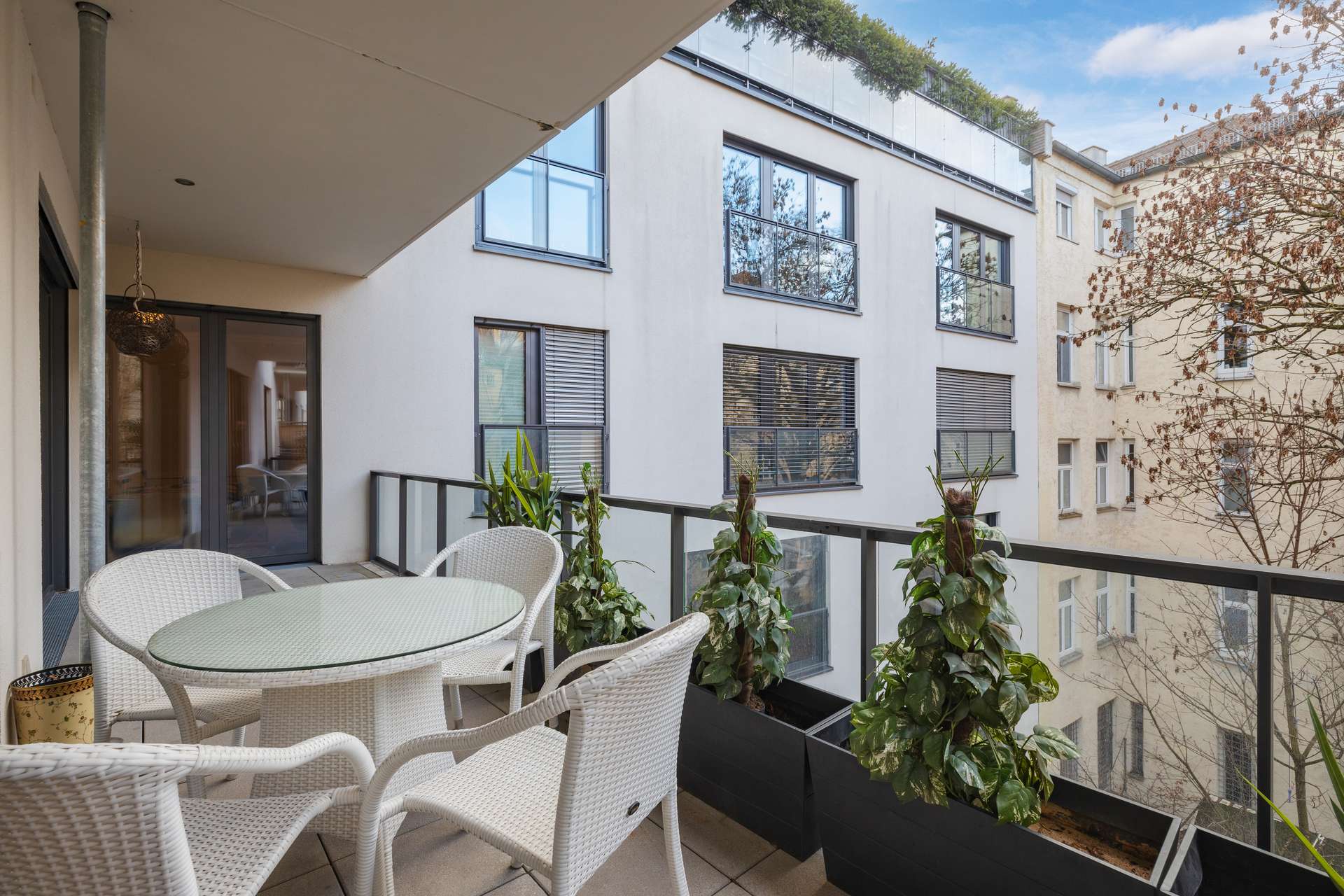 Exklusive Designerwohnung mit Kamin – Luxuriöses Wohnen an der Münchner Freiheit