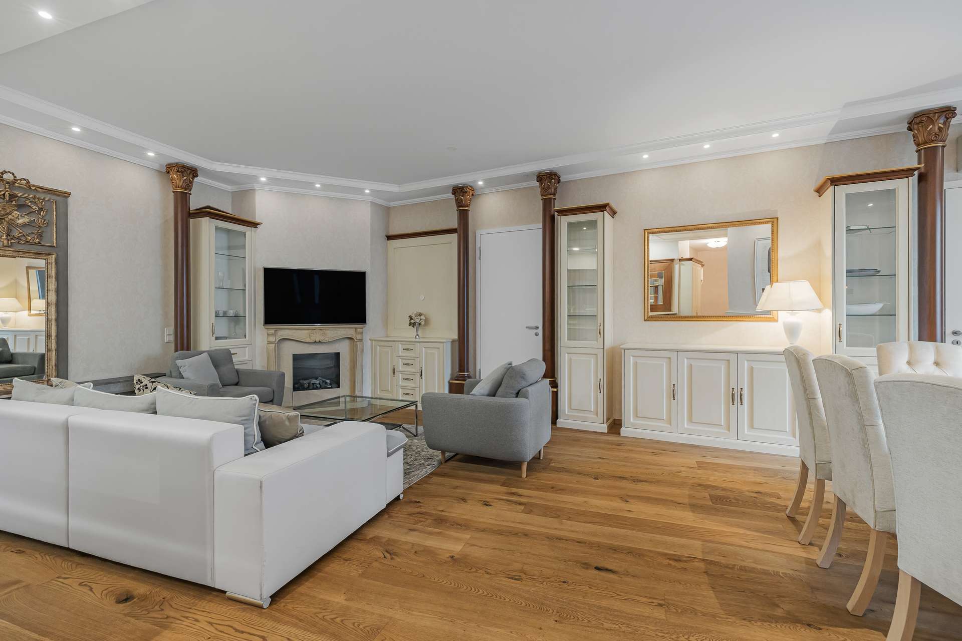 Exklusive Designerwohnung mit Kamin – Luxuriöses Wohnen an der Münchner Freiheit