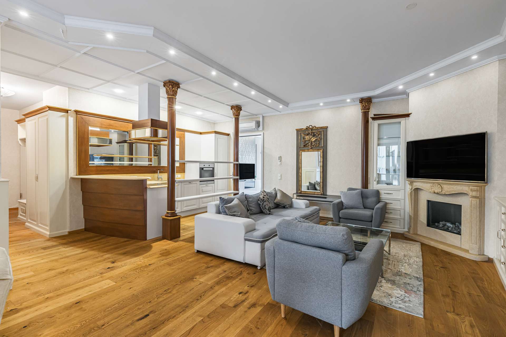 Exklusive Designerwohnung mit Kamin – Luxuriöses Wohnen an der Münchner Freiheit