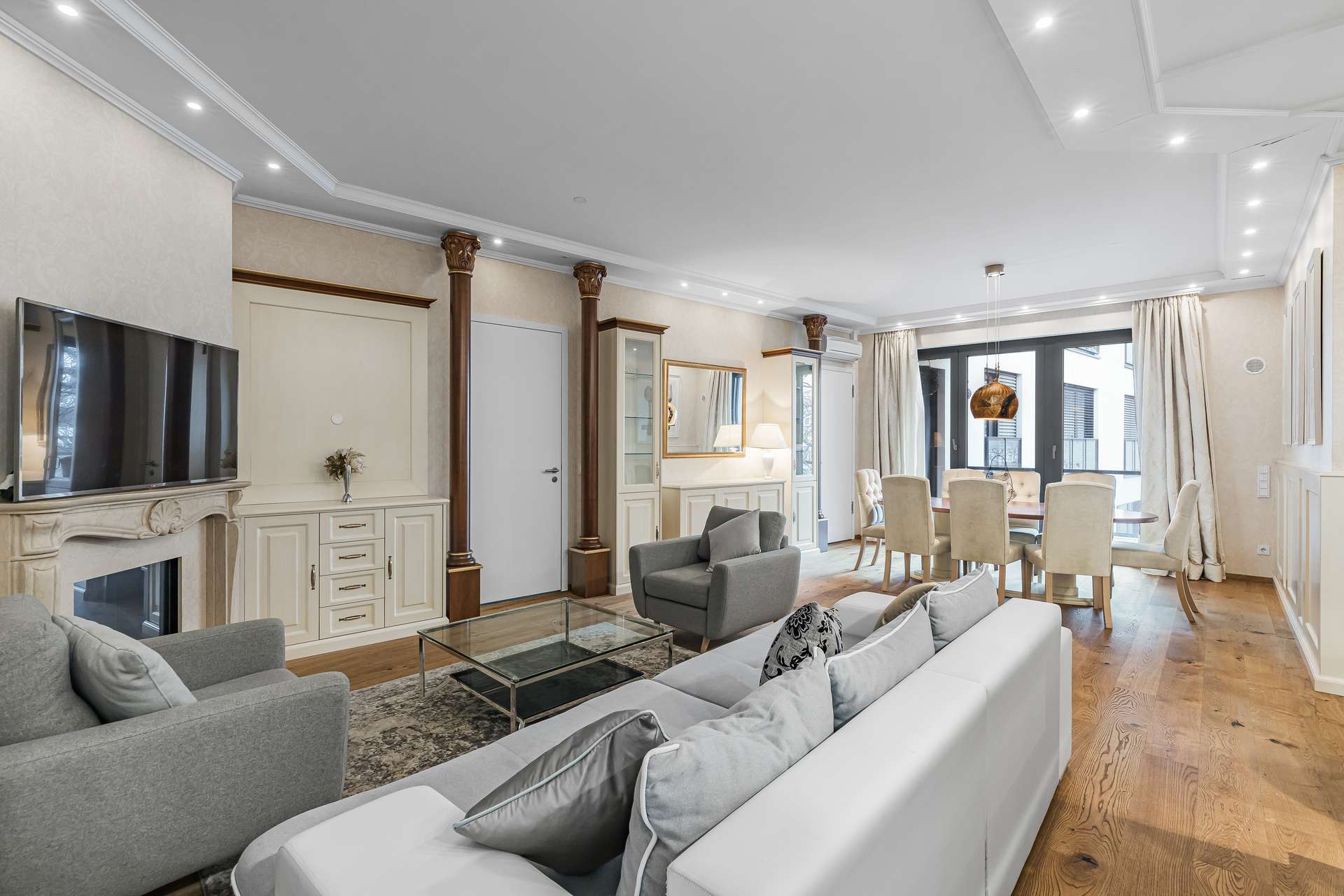 Exklusive Designerwohnung mit Kamin – Luxuriöses Wohnen an der Münchner Freiheit