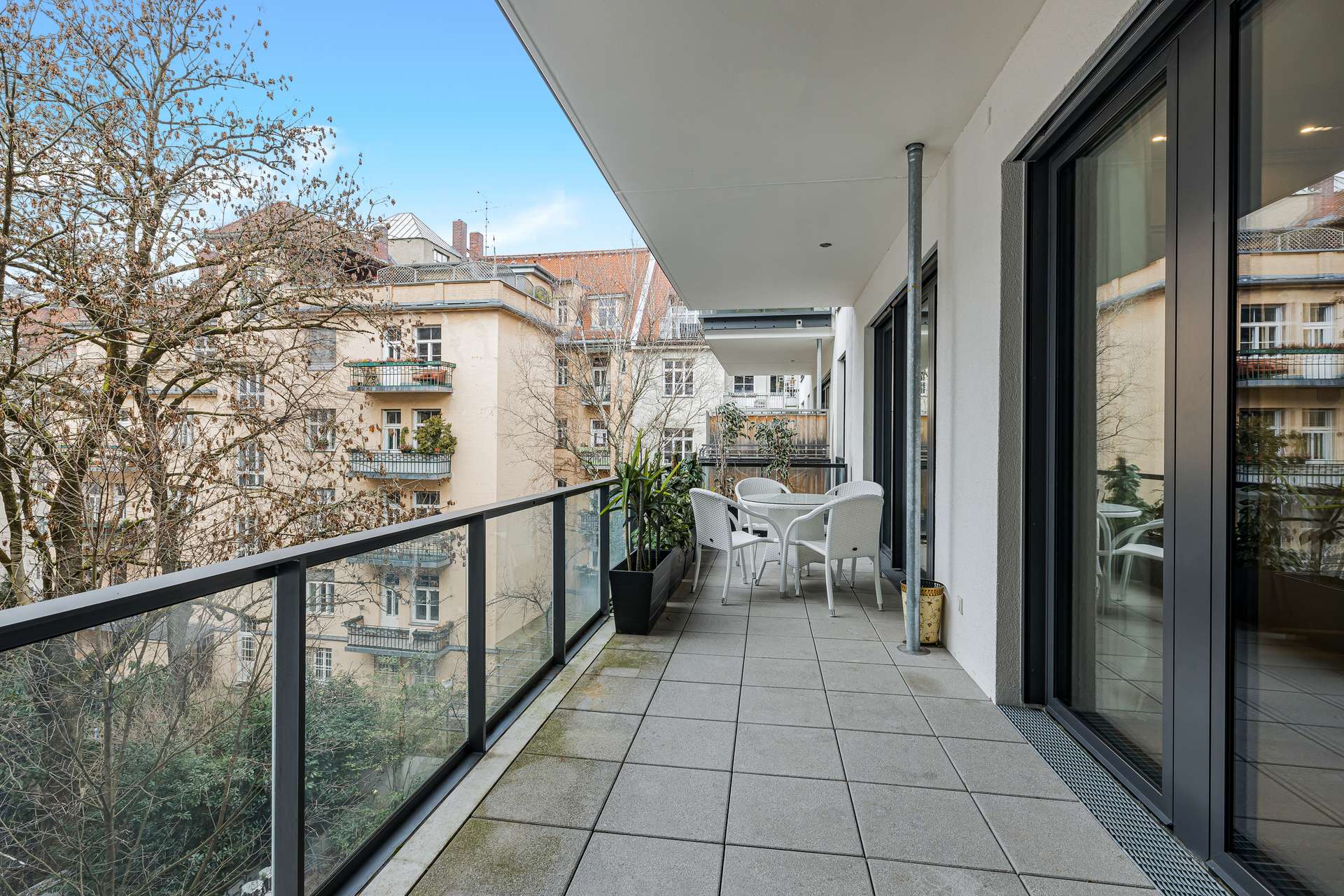 Exklusive Designerwohnung mit Kamin – Luxuriöses Wohnen an der Münchner Freiheit