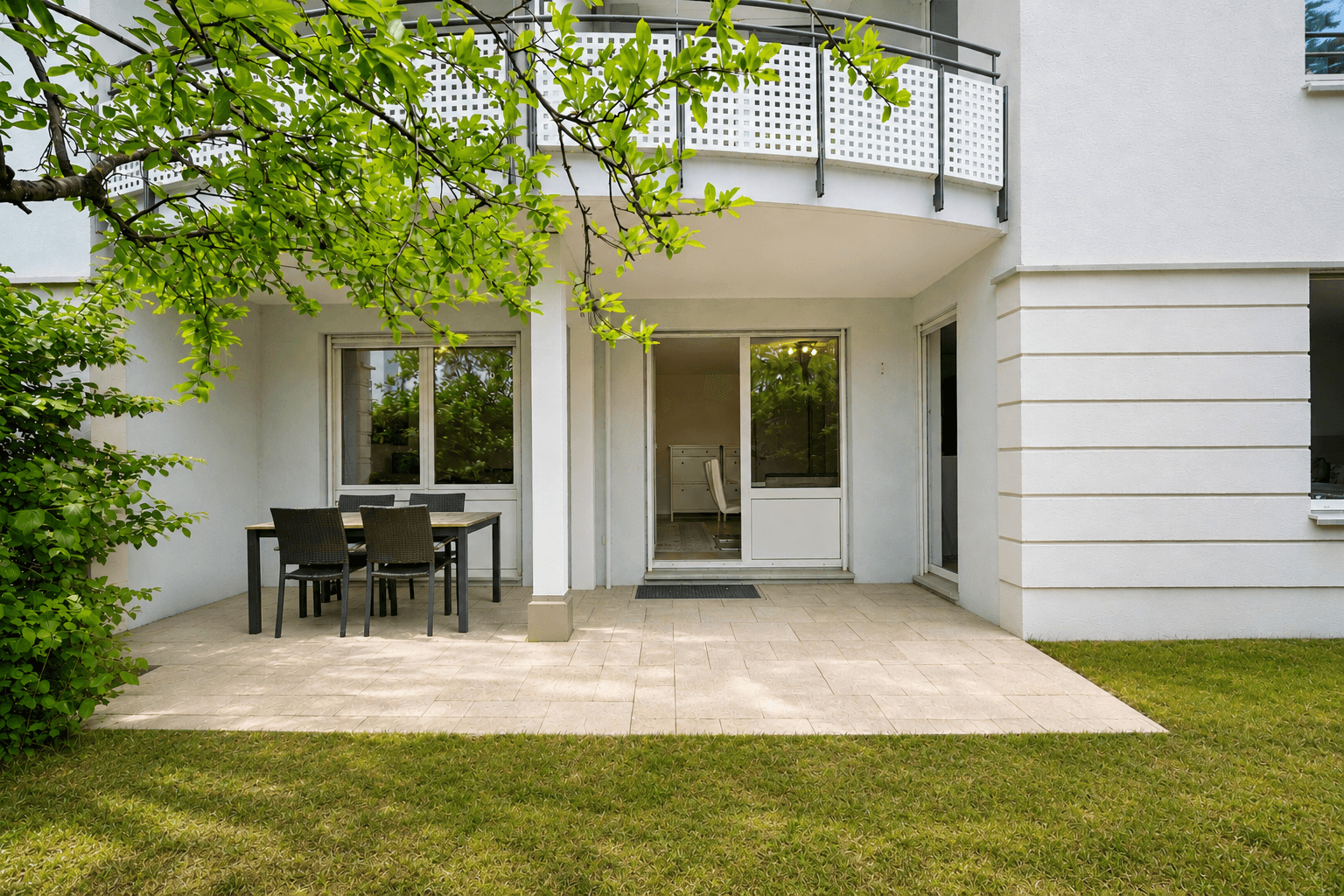 Traumhafte Gartenwohnung (Hochparterre) in Bogenhausen