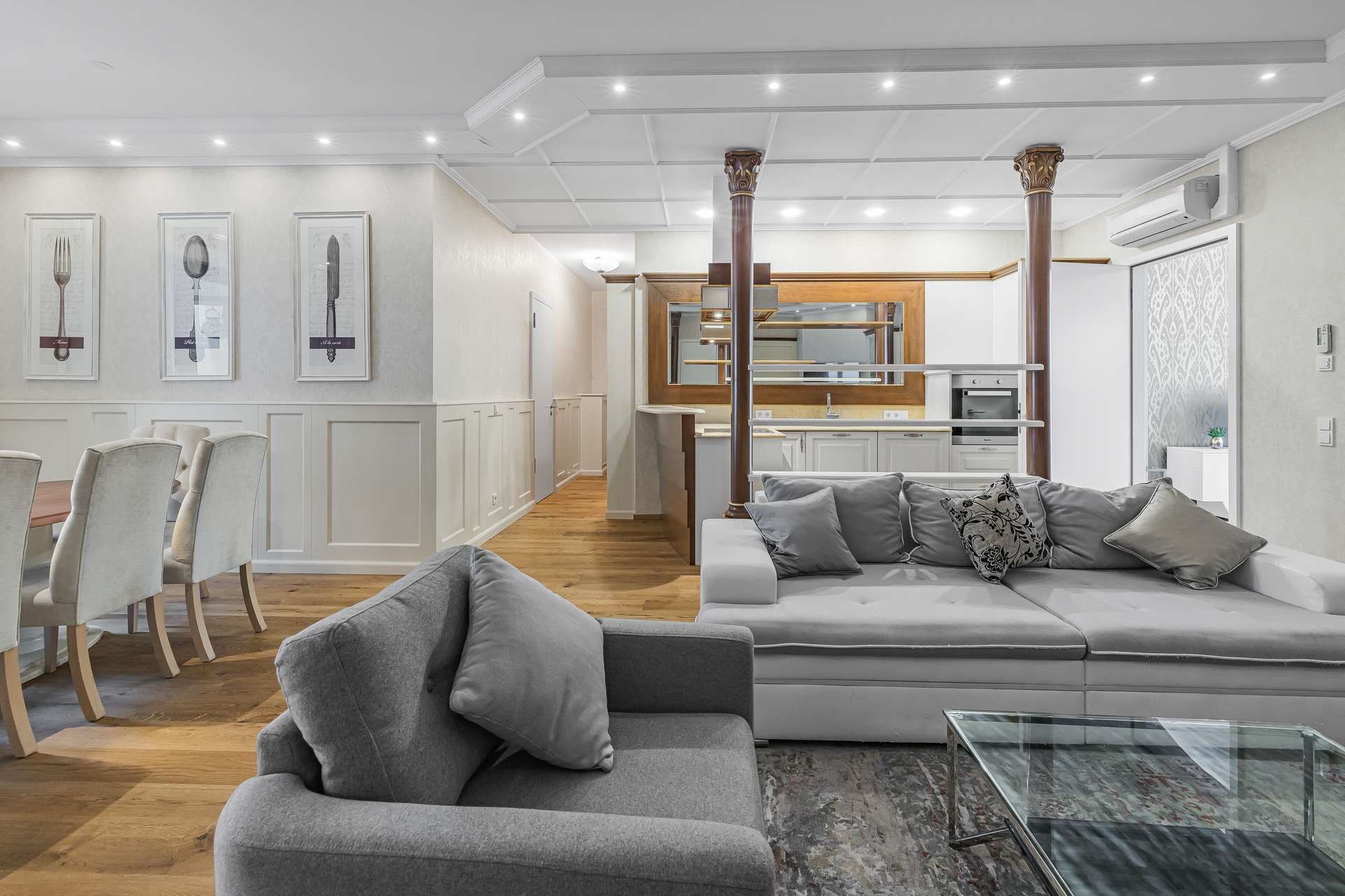 Exklusive Designerwohnung mit Kamin – Luxuriöses Wohnen an der Münchner Freiheit