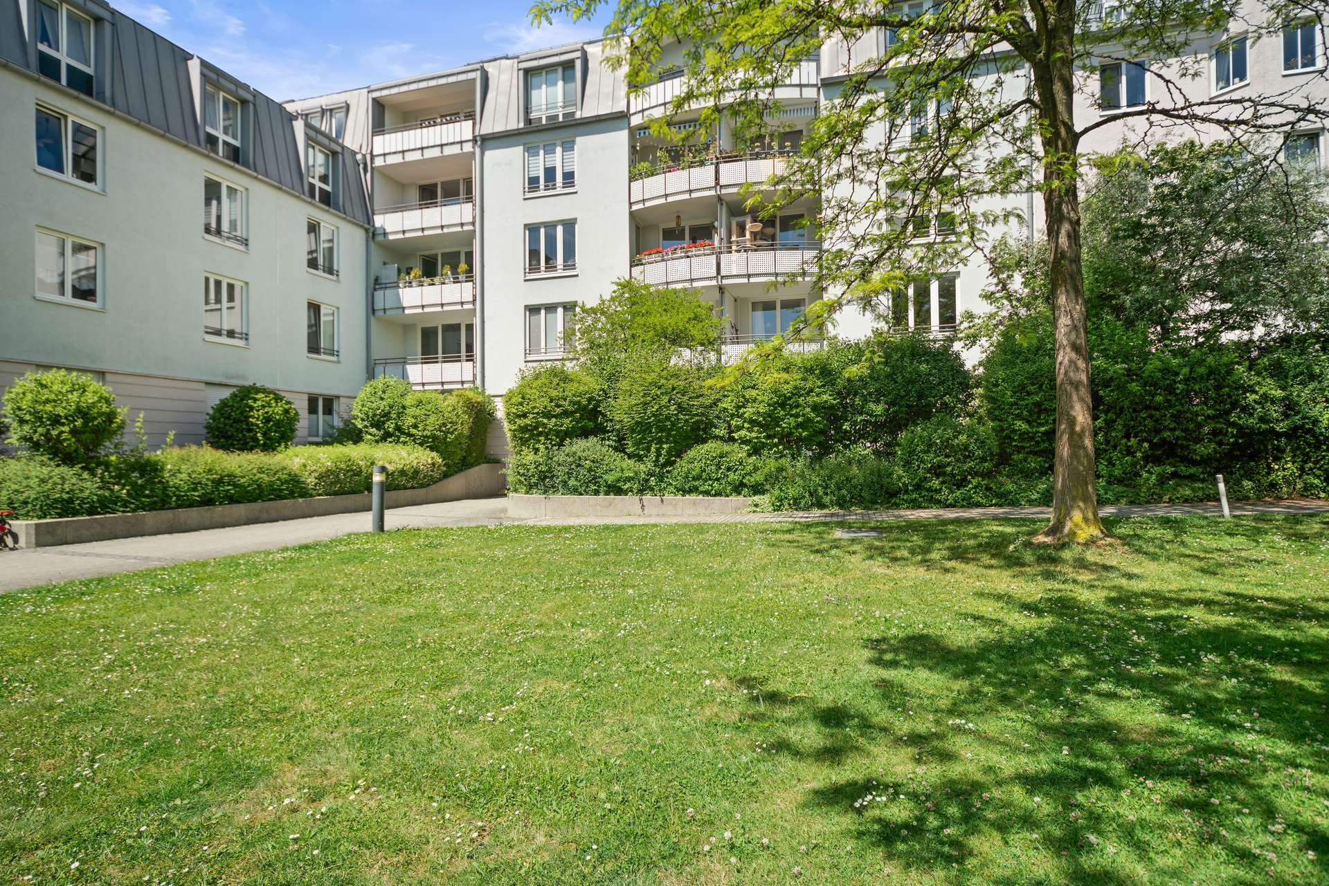 Ruhige & Stilvolle 3-Zimmer-Wohnung mit Loggia im Herzen Bogenhausens