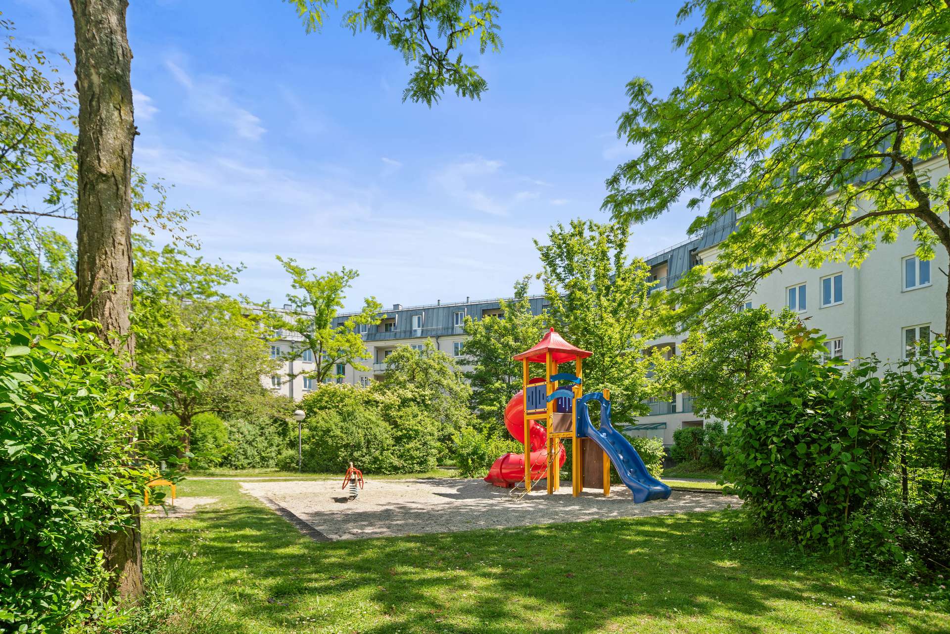 Ruhige & Stilvolle 3-Zimmer-Wohnung mit Loggia im Herzen Bogenhausens
