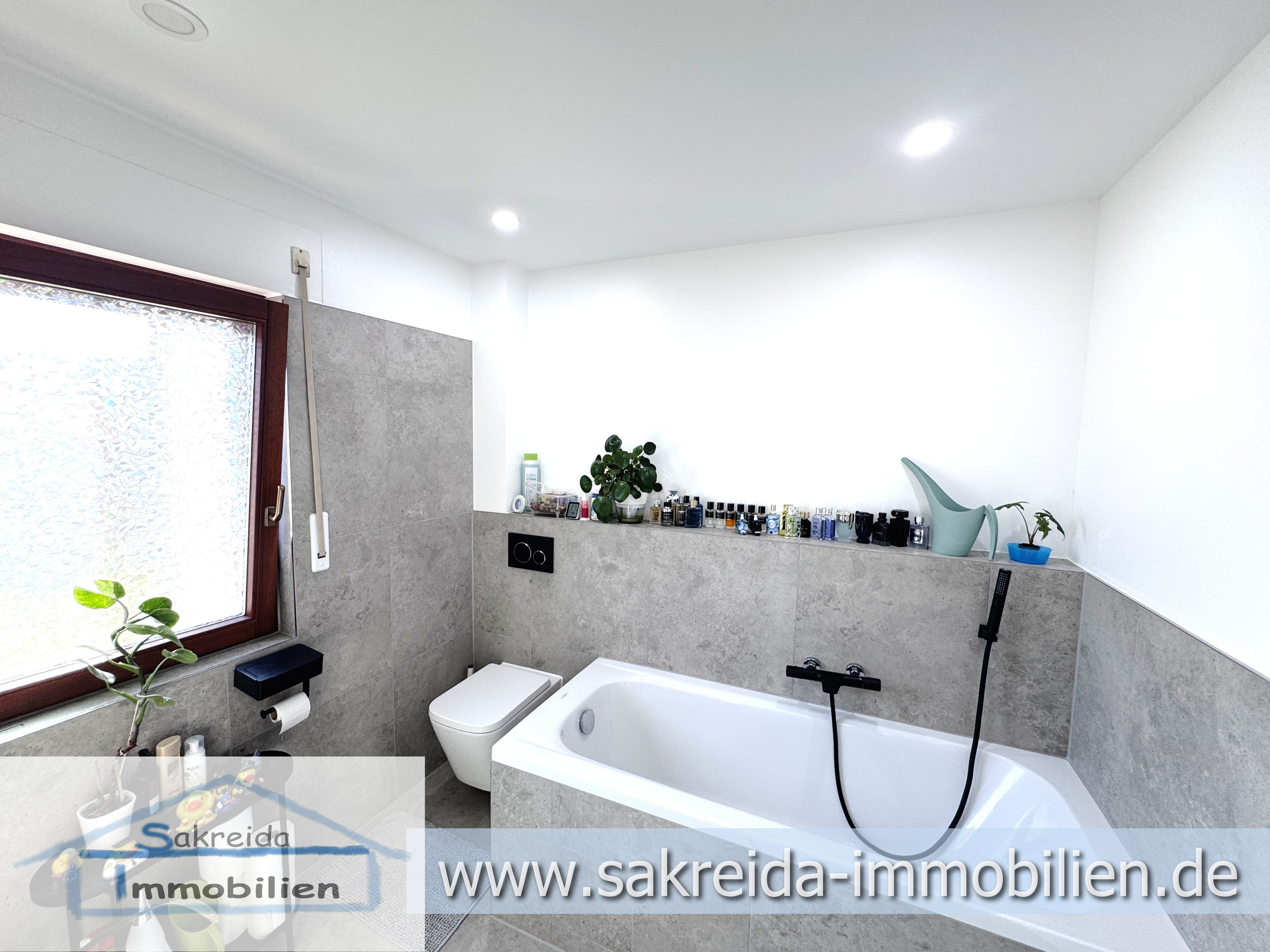 „Ihr Traumhaus in Biebergemünd – Modernisiertes Zweifamilienhaus mit Garten “ – Kauf in Biebergemünd – 16_Badezimmer Erdgeschoss  2-Familienhaus Biebergemünd_Sakreida Immobilien (16/43)